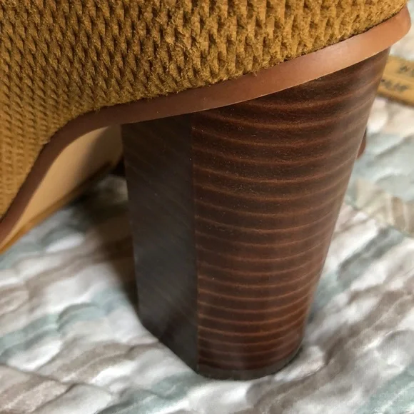 NWOT Vince Camuto leather ankle boots - Picture 7 of 7